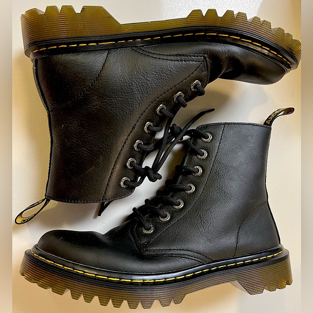 Dr.Martens LUANA combat boots worn once